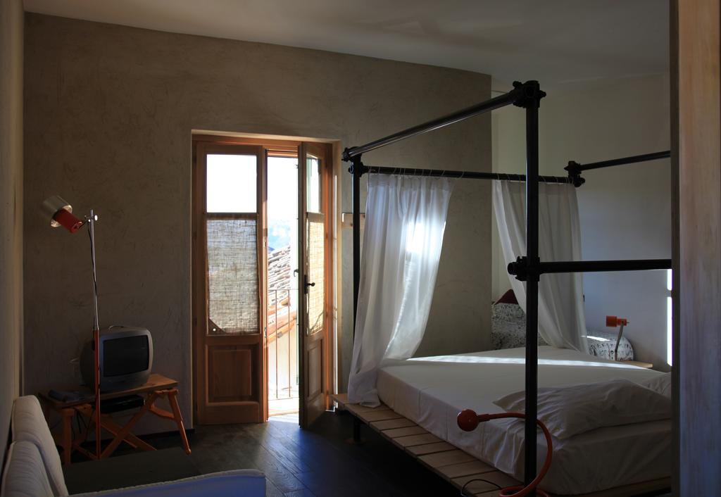 B&B Acaso Serralunga d'Alba Esterno foto